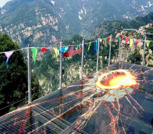 玻璃棧道互動(dòng)LED透明屏效果是如何實(shí)現(xiàn)的？