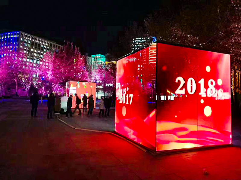 北京中關村廣場鏡面魔方屏項目