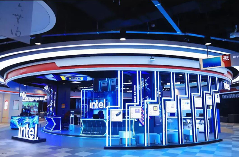 裸眼3D巨幕打造場(chǎng)景沉浸式購(gòu)物體驗(yàn)中心